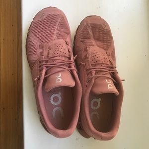 On cloud  running shoes women size 8